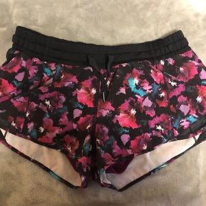 Lululemon Hotty Hot Shorts II 2.5*